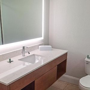 Queen Room Mobility accessible